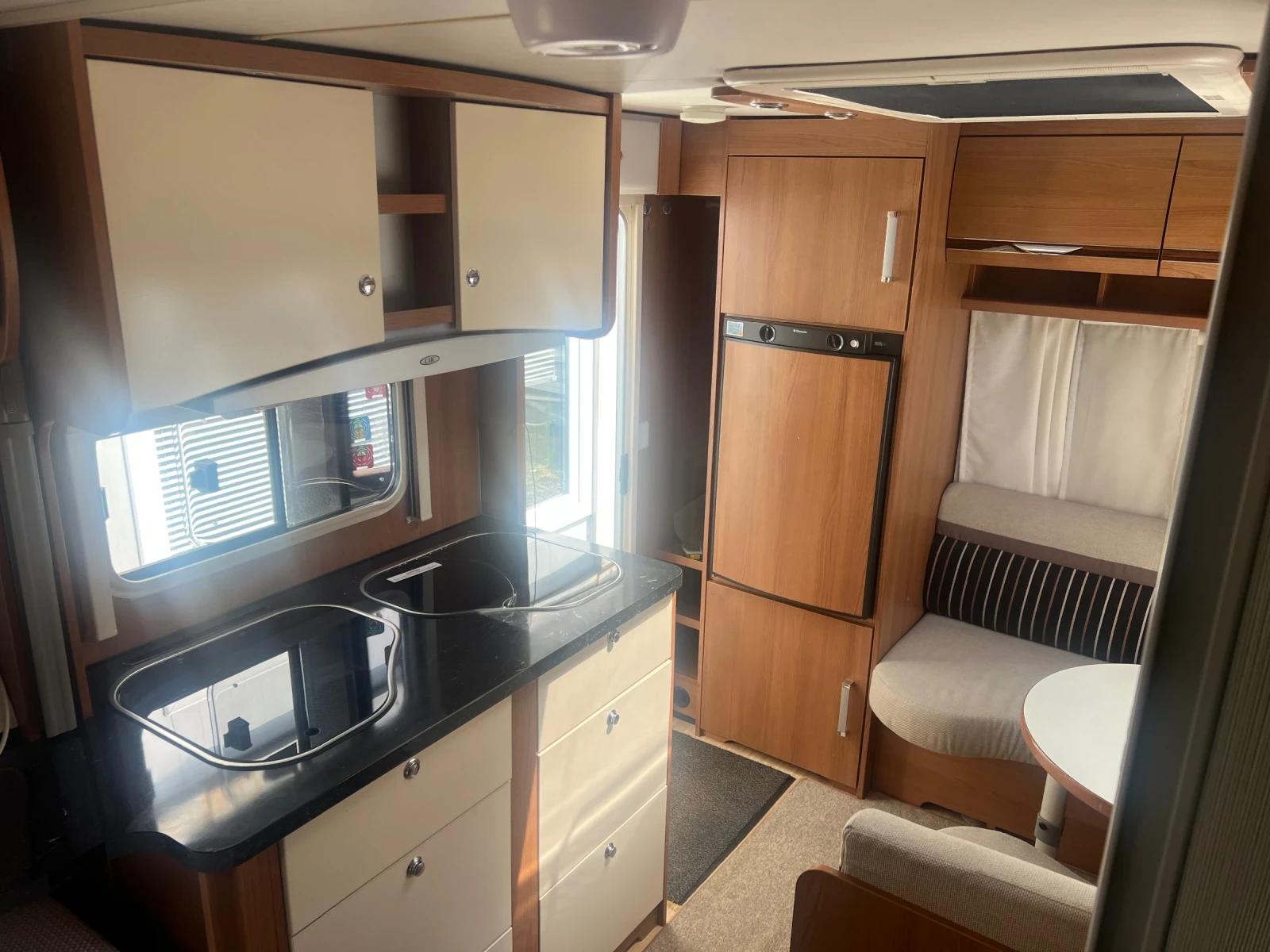 Каравана LMC musics 440D, снимка 9 - Каравани и кемпери - 54679984