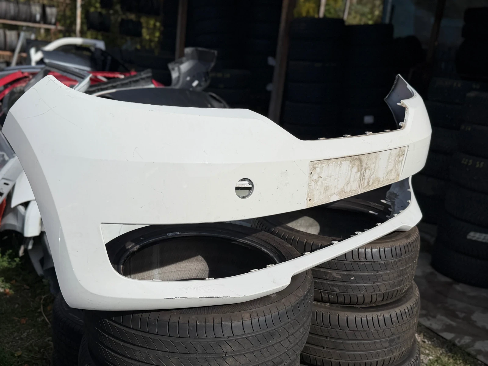 Предна броня Skoda Citigo, снимка 3 - Части - 56578793