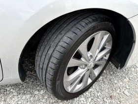 Toyota Auris 1.8 Hybrid Реални КМ / 1 СОБСТВЕНИК / БЕЗ РЪЖДА, снимка 12