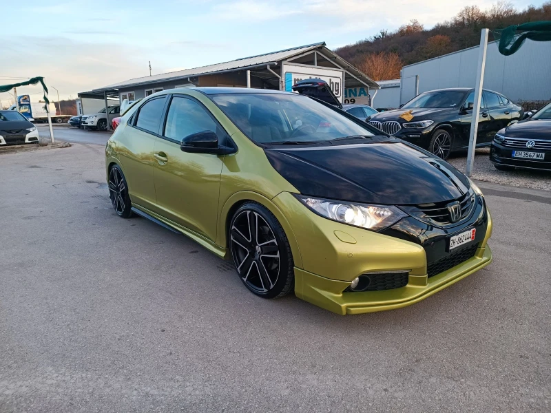 Honda Civic 1.8i-140кс-ШВЕЙЦАРИЯ-РЪЧКА-6ск-Кeyless-ДИСТРОНИК, снимка 2 - Автомобили и джипове - 48870139