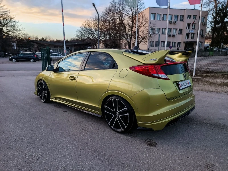 Honda Civic 1.8i-140кс-ШВЕЙЦАРИЯ-РЪЧКА-6ск-Кeyless-ДИСТРОНИК, снимка 5 - Автомобили и джипове - 48870139