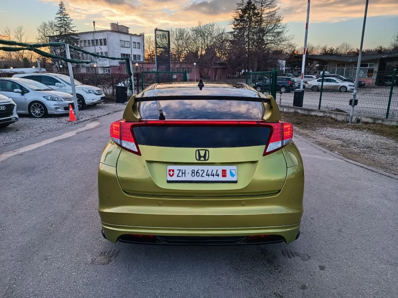 Honda Civic 1.8i-140кс-ШВЕЙЦАРИЯ-РЪЧКА-6ск-Кeyless-ДИСТРОНИК, снимка 4 - Автомобили и джипове - 48870139