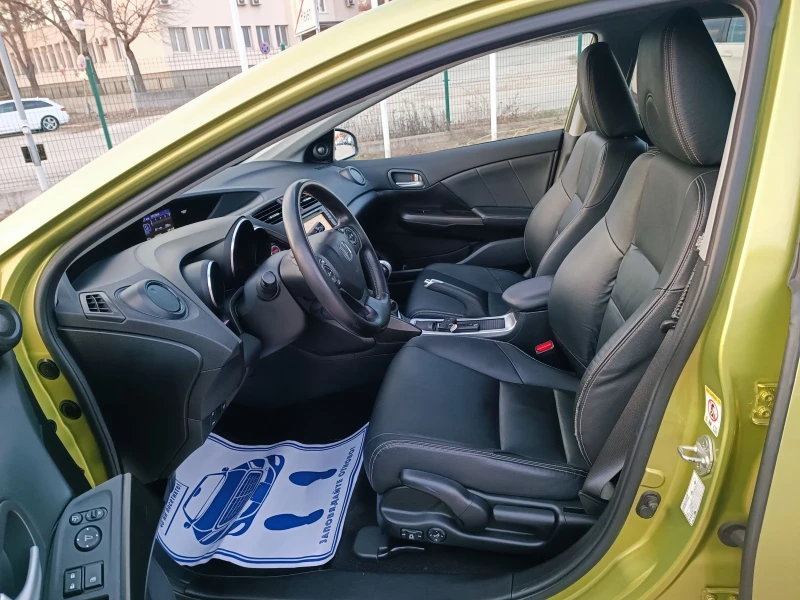 Honda Civic 1.8i-140кс-ШВЕЙЦАРИЯ-РЪЧКА-6ск-Кeyless-ДИСТРОНИК, снимка 9 - Автомобили и джипове - 48870139