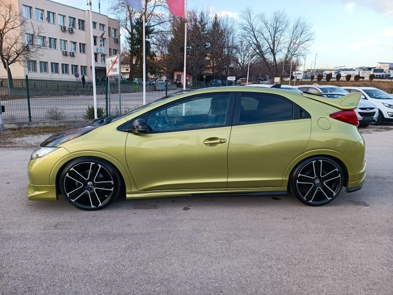 Honda Civic 1.8i-140кс-ШВЕЙЦАРИЯ-РЪЧКА-6ск-Кeyless-ДИСТРОНИК, снимка 6 - Автомобили и джипове - 48870139