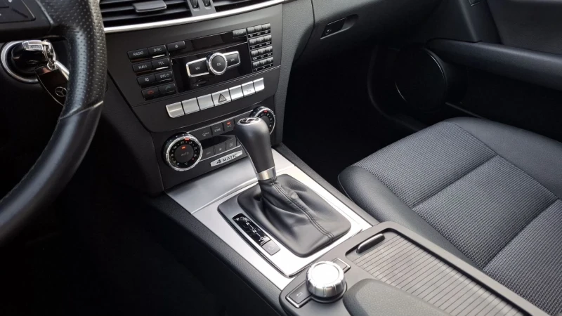 Mercedes-Benz C 300 4-MATIC/ЕДИН СОБСТВЕНИК , снимка 13 - Автомобили и джипове - 50527022