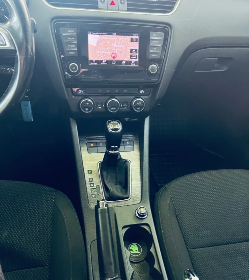 Skoda Octavia Scout, снимка 8 - Автомобили и джипове - 53241192