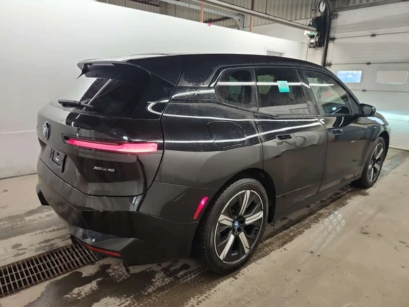 BMW iX XDRIVE40* ОБДУХВАНЕ* ДИСТРОНИК* 360* ВТОРИ ГУМИ, снимка 4 - Автомобили и джипове - 53508606