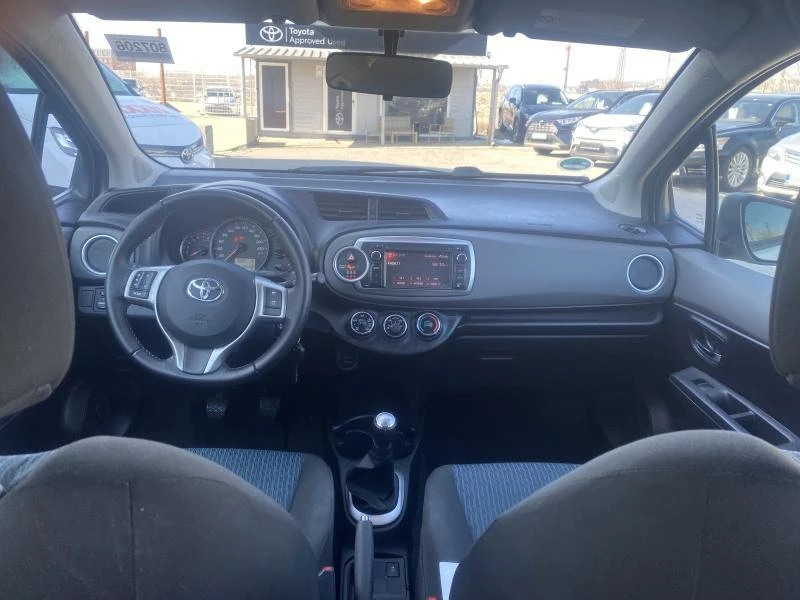 Toyota Yaris 1.0 MT, снимка 16 - Автомобили и джипове - 49271184