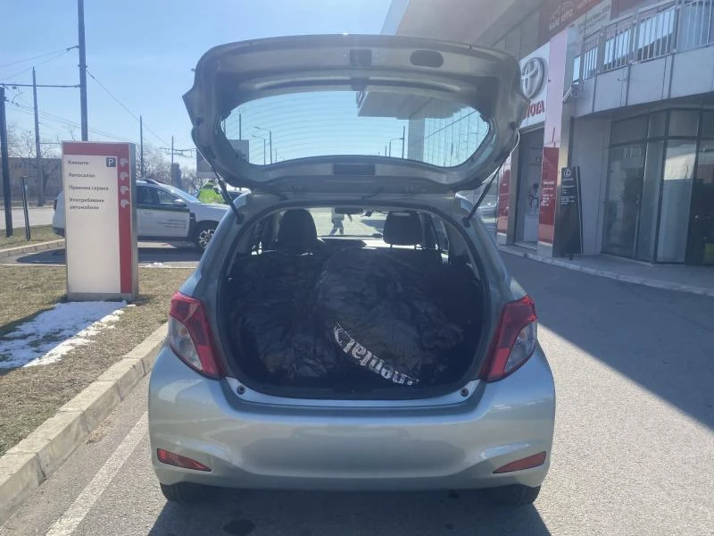 Toyota Yaris 1.0 MT, снимка 11 - Автомобили и джипове - 49271184