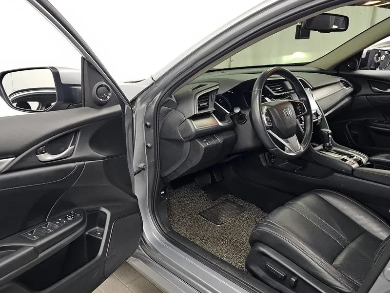 Honda Civic 2.0 Бензин, снимка 9 - Автомобили и джипове - 55486710