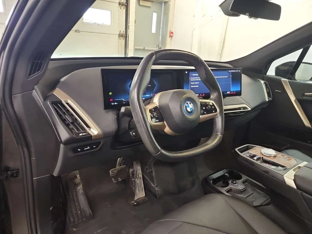 BMW iX XDRIVE40* ОБДУХВАНЕ* ДИСТРОНИК* 360* ВТОРИ ГУМИ - изображение 10