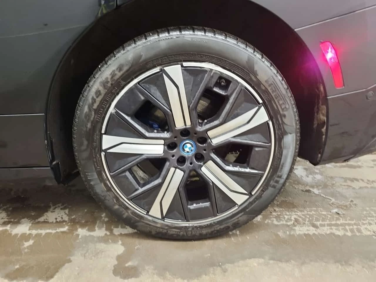 BMW iX XDRIVE40* ОБДУХВАНЕ* ДИСТРОНИК* 360* ВТОРИ ГУМИ - изображение 7