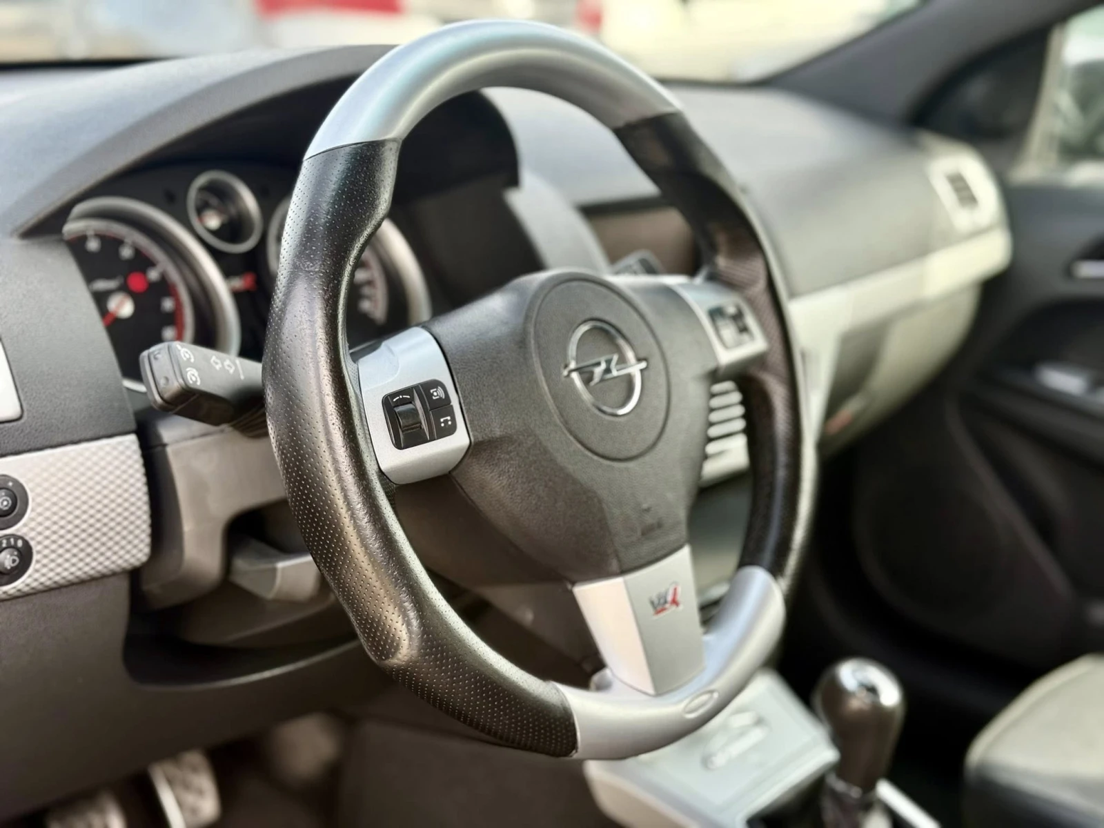 Opel Astra 1.8 GTC, снимка 10 - Автомобили и джипове - 53709634