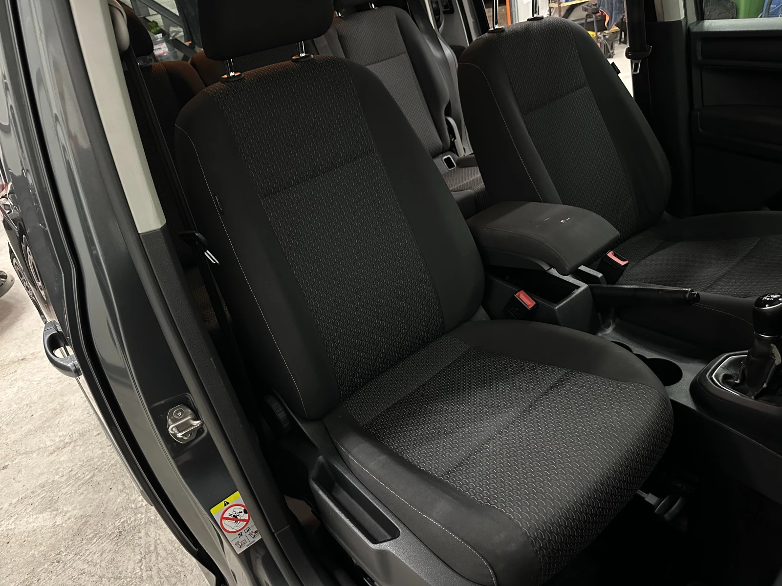 VW Caddy ТЕМПОМАТ * ПАРКТРОНИК, снимка 14 - Автомобили и джипове - 54370440