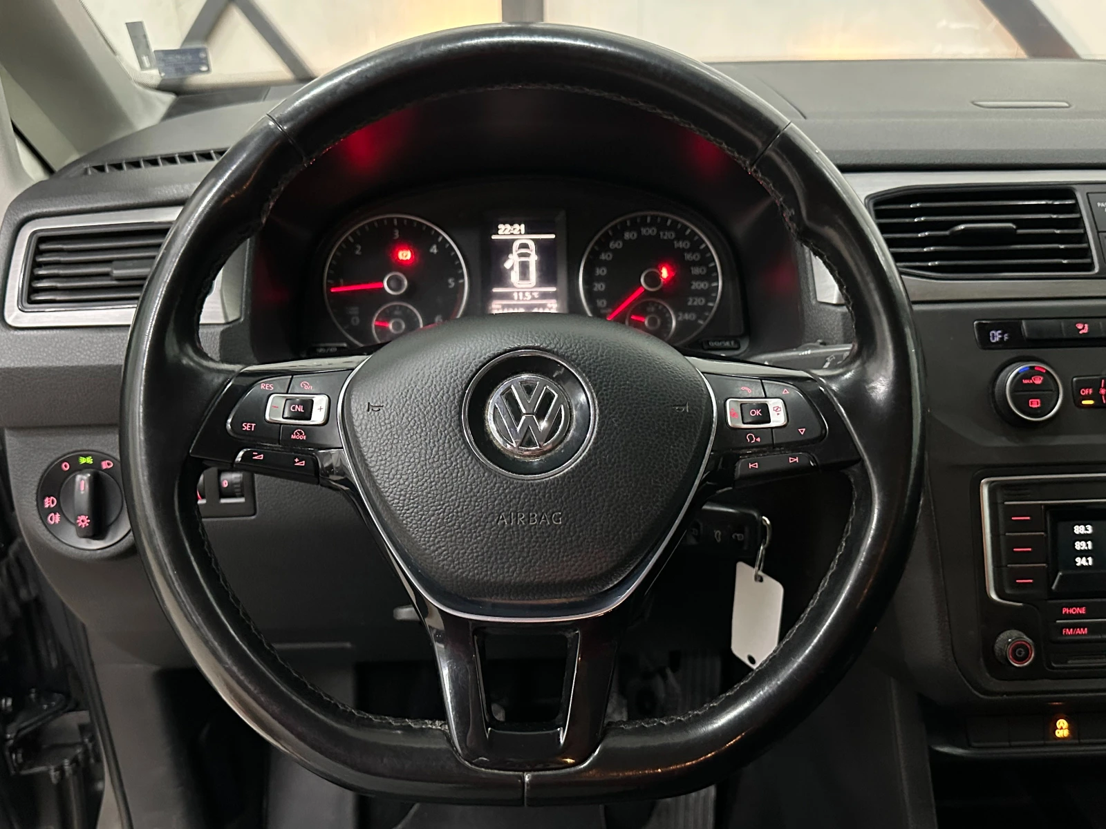 VW Caddy ТЕМПОМАТ * ПАРКТРОНИК, снимка 12 - Автомобили и джипове - 54370440