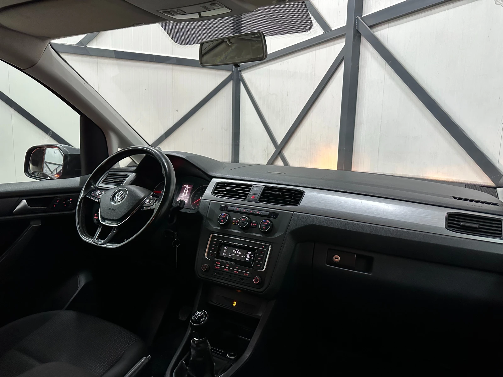 VW Caddy ТЕМПОМАТ * ПАРКТРОНИК, снимка 10 - Автомобили и джипове - 54370440