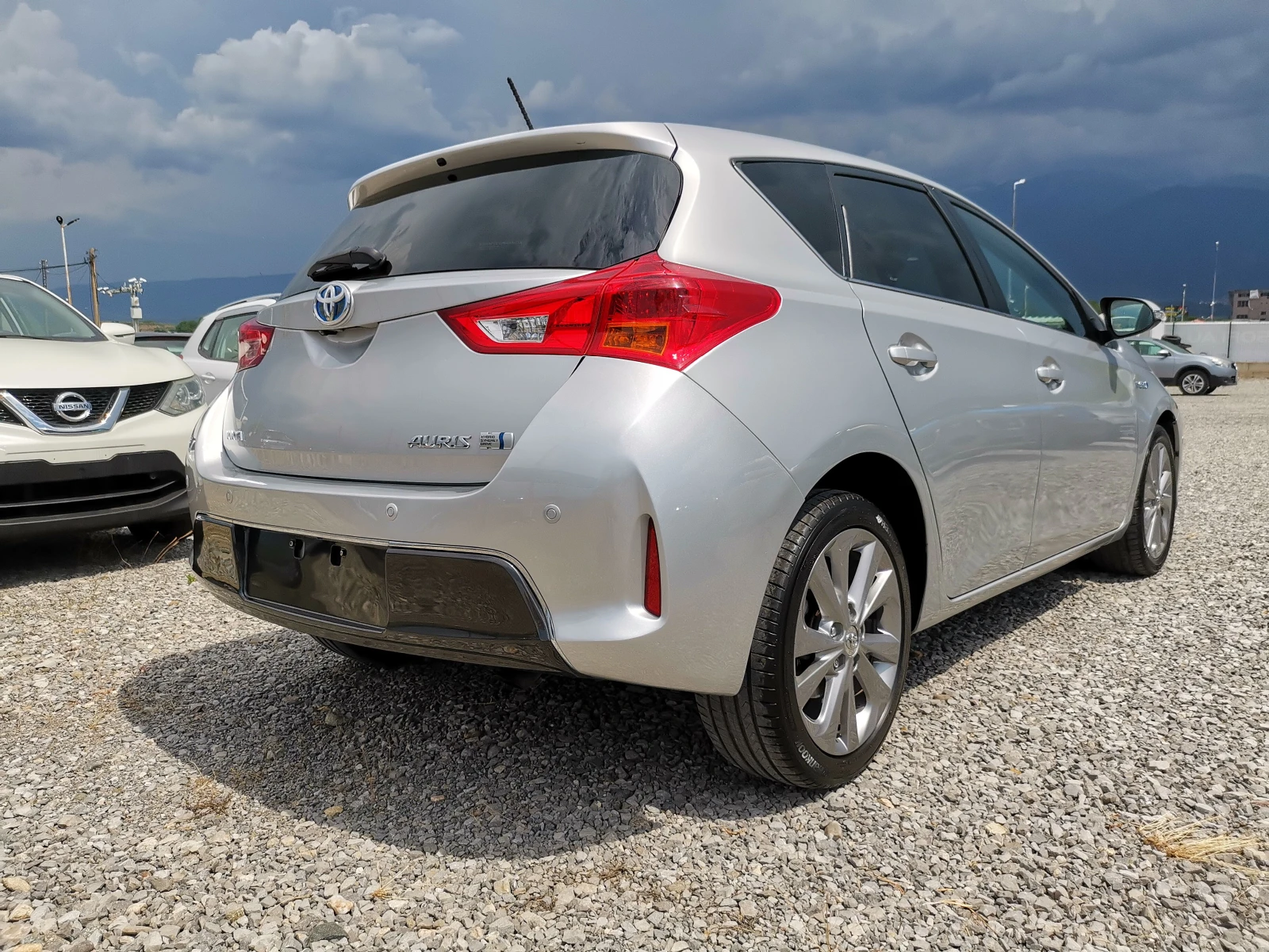 Toyota Auris 1.8 Hybrid Реални КМ / 1 СОБСТВЕНИК / БЕЗ РЪЖДА, снимка 3 - Автомобили и джипове - 54884573