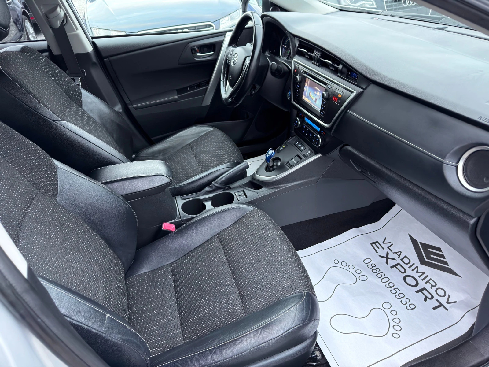 Toyota Auris 1.8 Hybrid Реални КМ / 1 СОБСТВЕНИК / БЕЗ РЪЖДА, снимка 8 - Автомобили и джипове - 54884573