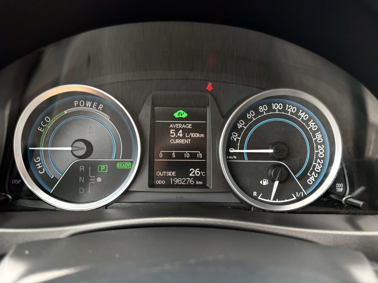 Toyota Auris 1.8 Hybrid Реални КМ / 1 СОБСТВЕНИК / БЕЗ РЪЖДА, снимка 16 - Автомобили и джипове - 54884573