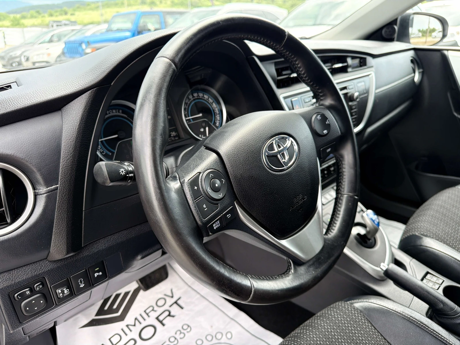Toyota Auris 1.8 Hybrid Реални КМ / 1 СОБСТВЕНИК / БЕЗ РЪЖДА, снимка 13 - Автомобили и джипове - 54884573