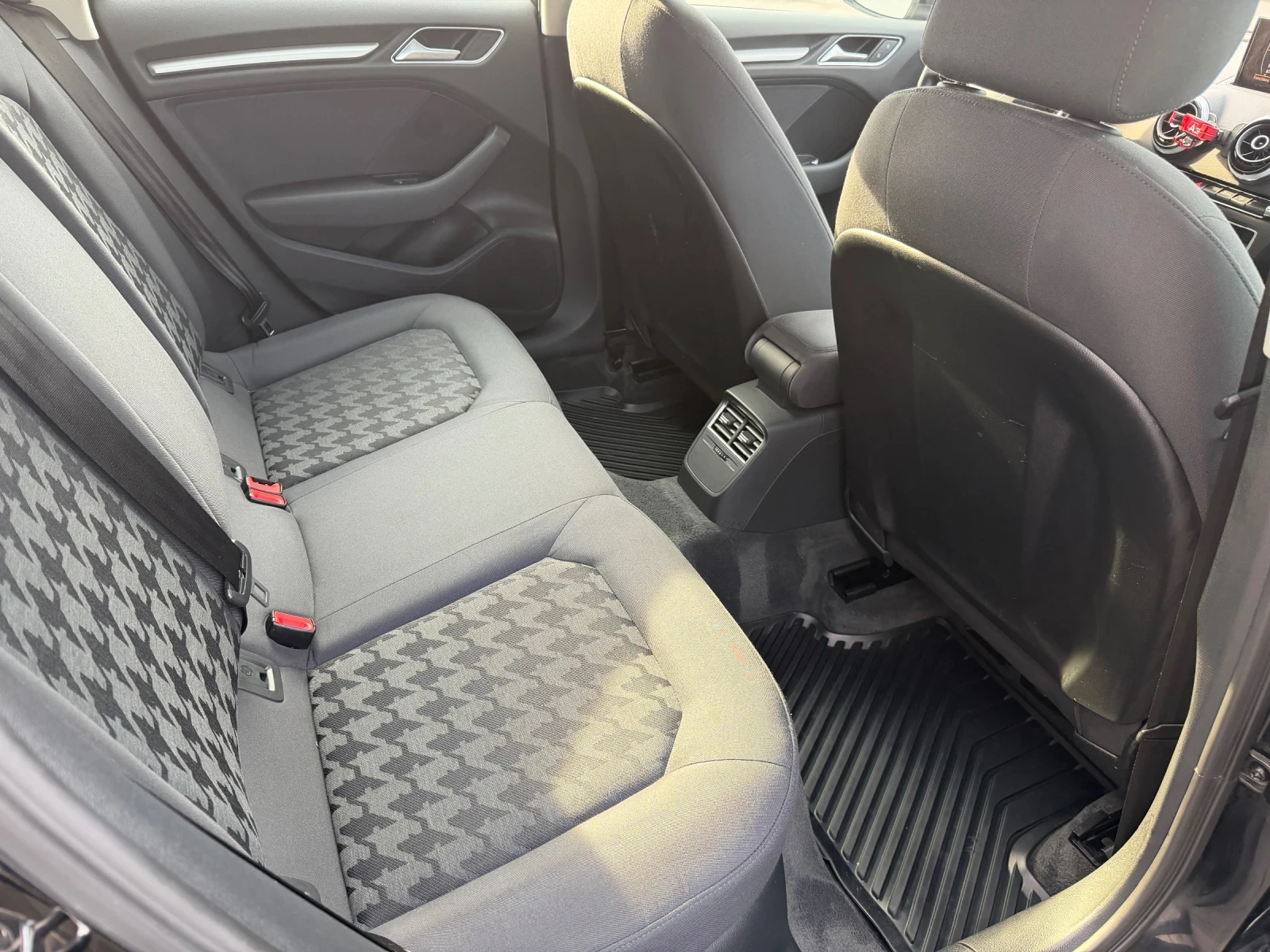 Audi A3 1.6 TDI 105 к.с. 132 000 км РЕАЛНИ, снимка 15 - Автомобили и джипове - 55136770