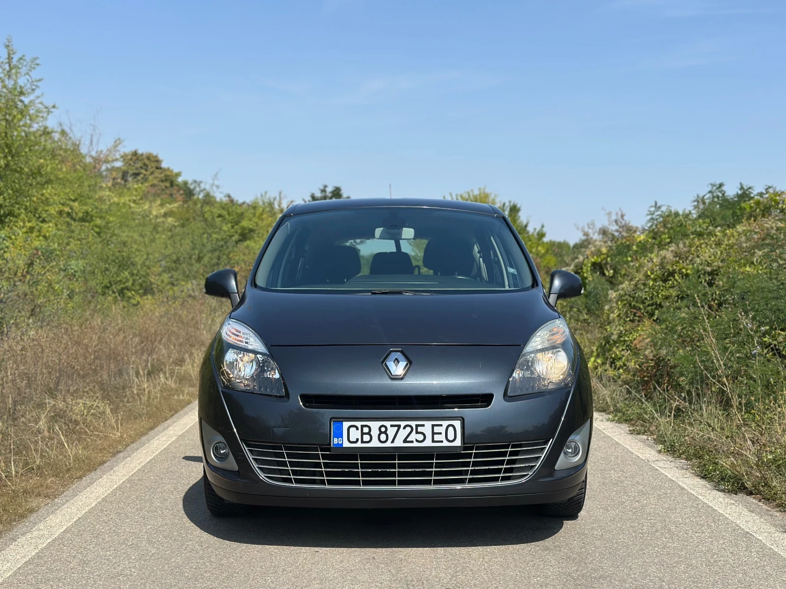 Renault Grand scenic 2.0 АВТОМАТ, снимка 2 - Автомобили и джипове - 55898928