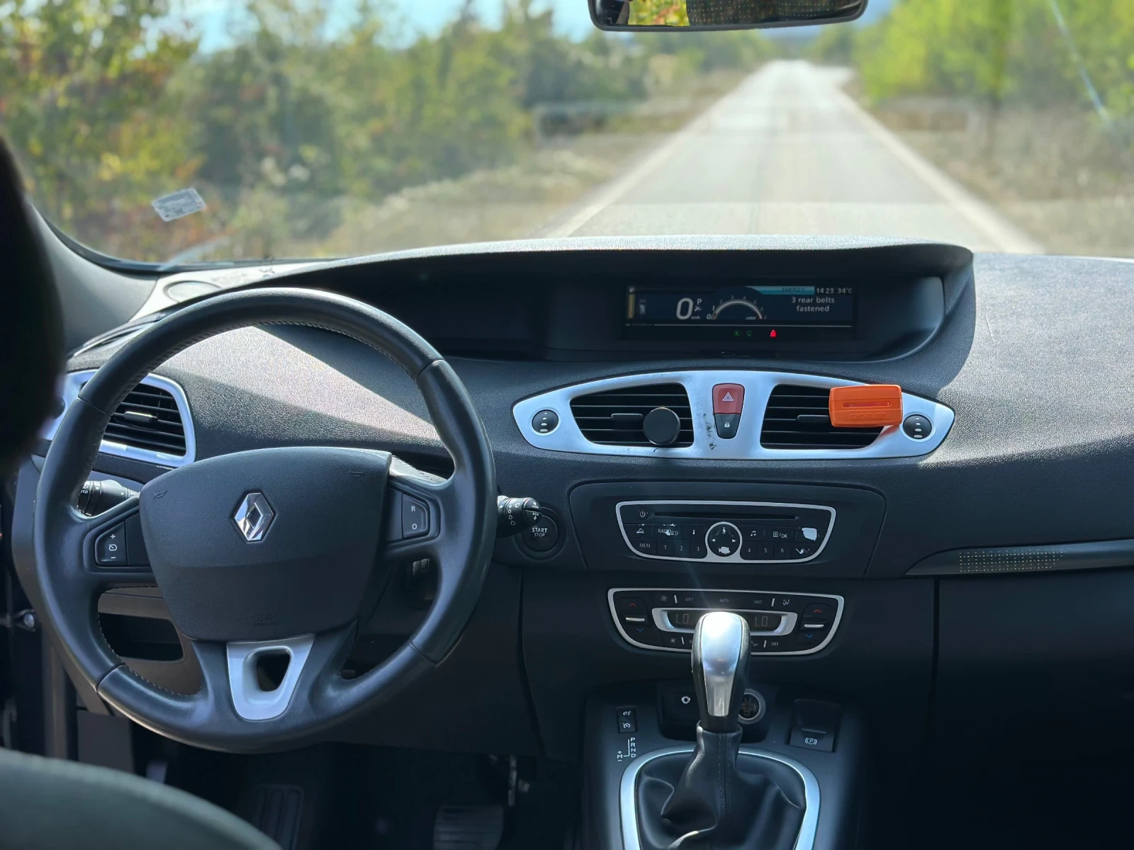 Renault Grand scenic 2.0 АВТОМАТ, снимка 10 - Автомобили и джипове - 55898928