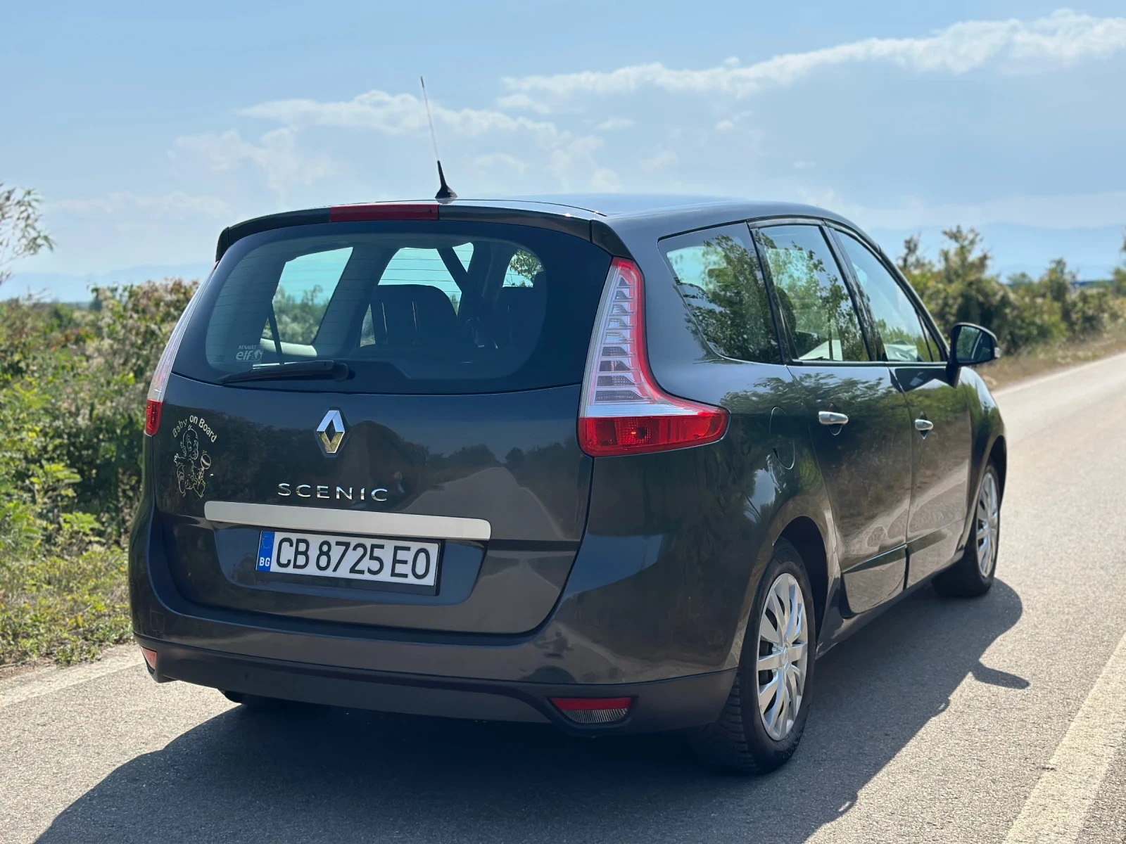 Renault Grand scenic 2.0 АВТОМАТ, снимка 4 - Автомобили и джипове - 55898928
