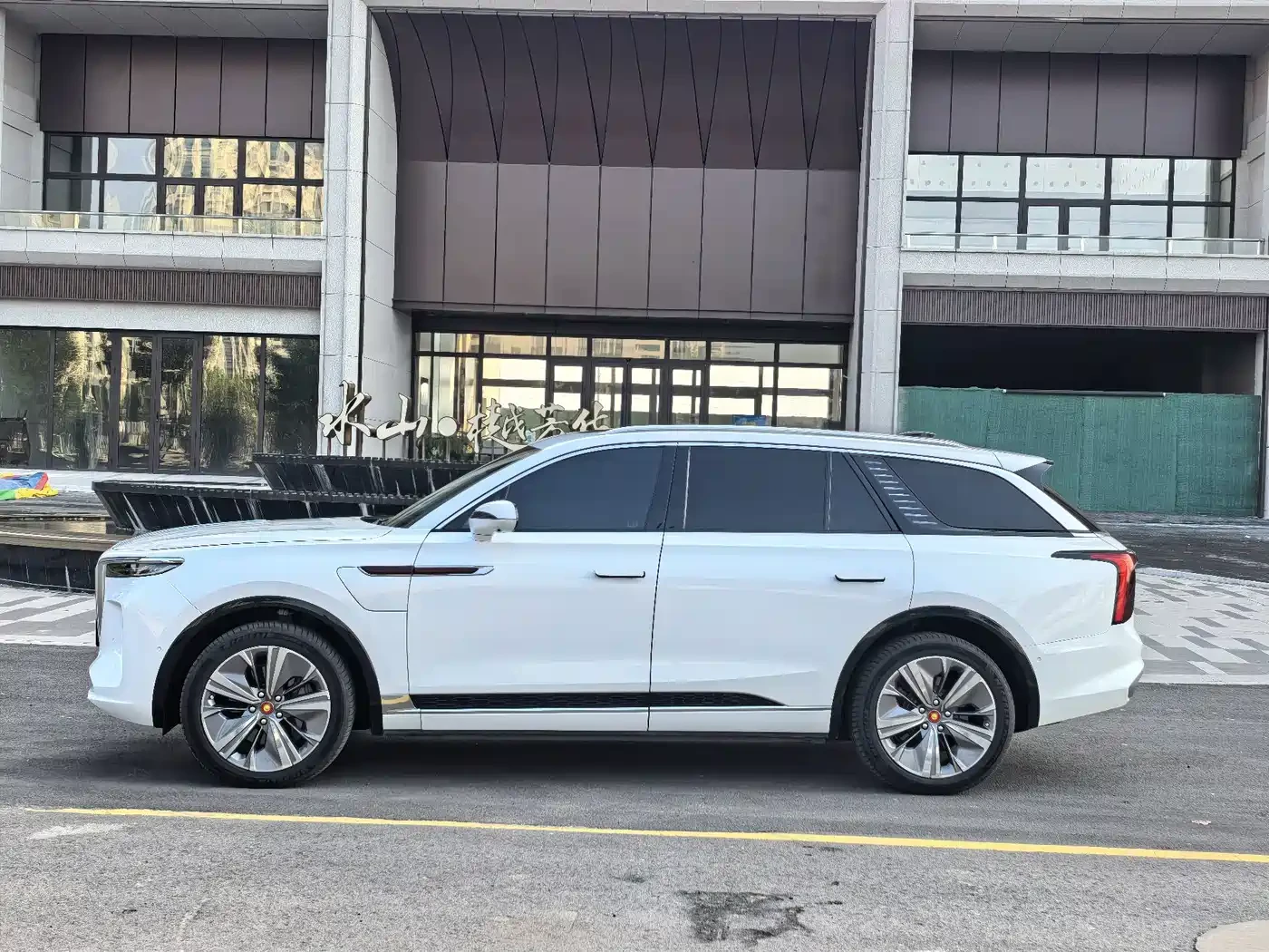 HongQi E-HS9 Flagship Comfort* �����* 360* ��������* ��. ����*  | Mobile.bg � ����������� 2
