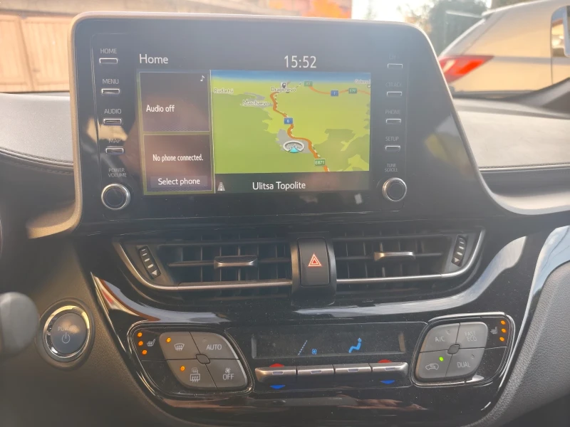 Toyota C-HR 04.2022г 44000км Хибрид във Гаранция, снимка 15 - Автомобили и джипове - 52119066