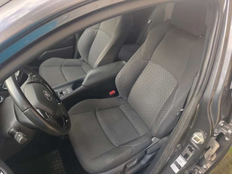 Toyota C-HR 04.2022г 44000км Хибрид във Гаранция, снимка 10 - Автомобили и джипове - 52119066