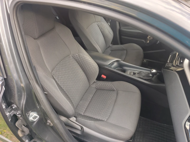 Toyota C-HR 04.2022г 44000км Хибрид във Гаранция, снимка 13 - Автомобили и джипове - 52119066