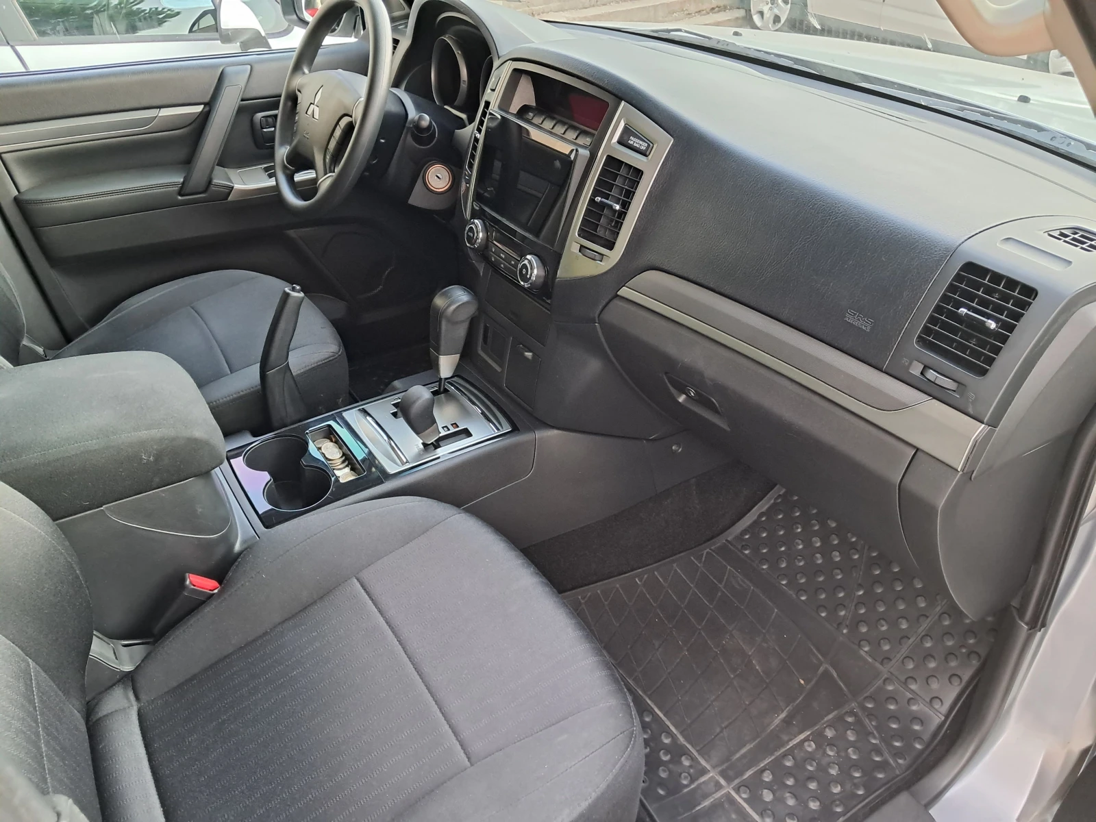Mitsubishi Pajero -102000 км.ПЪЛНА СЕРВИЗНА ИСТОРИЯ В СИЛВЪР СТАР - изображение 6