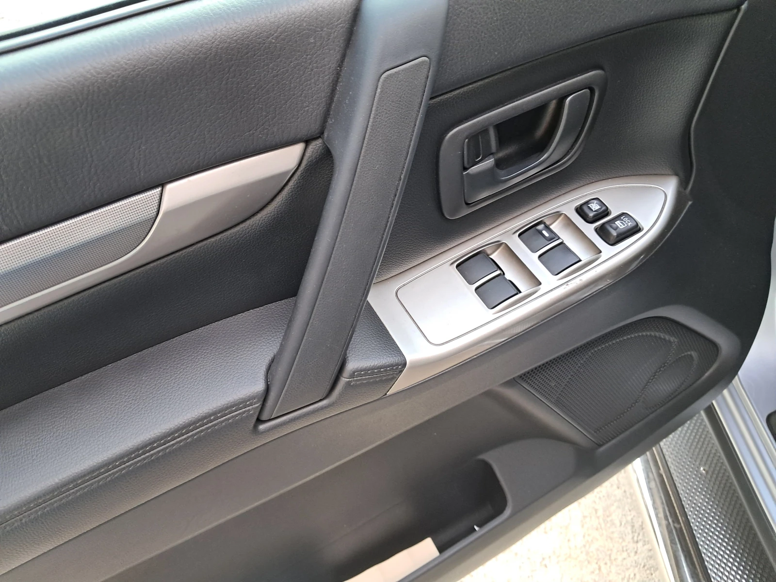 Mitsubishi Pajero -102000 км.ПЪЛНА СЕРВИЗНА ИСТОРИЯ В СИЛВЪР СТАР - изображение 10