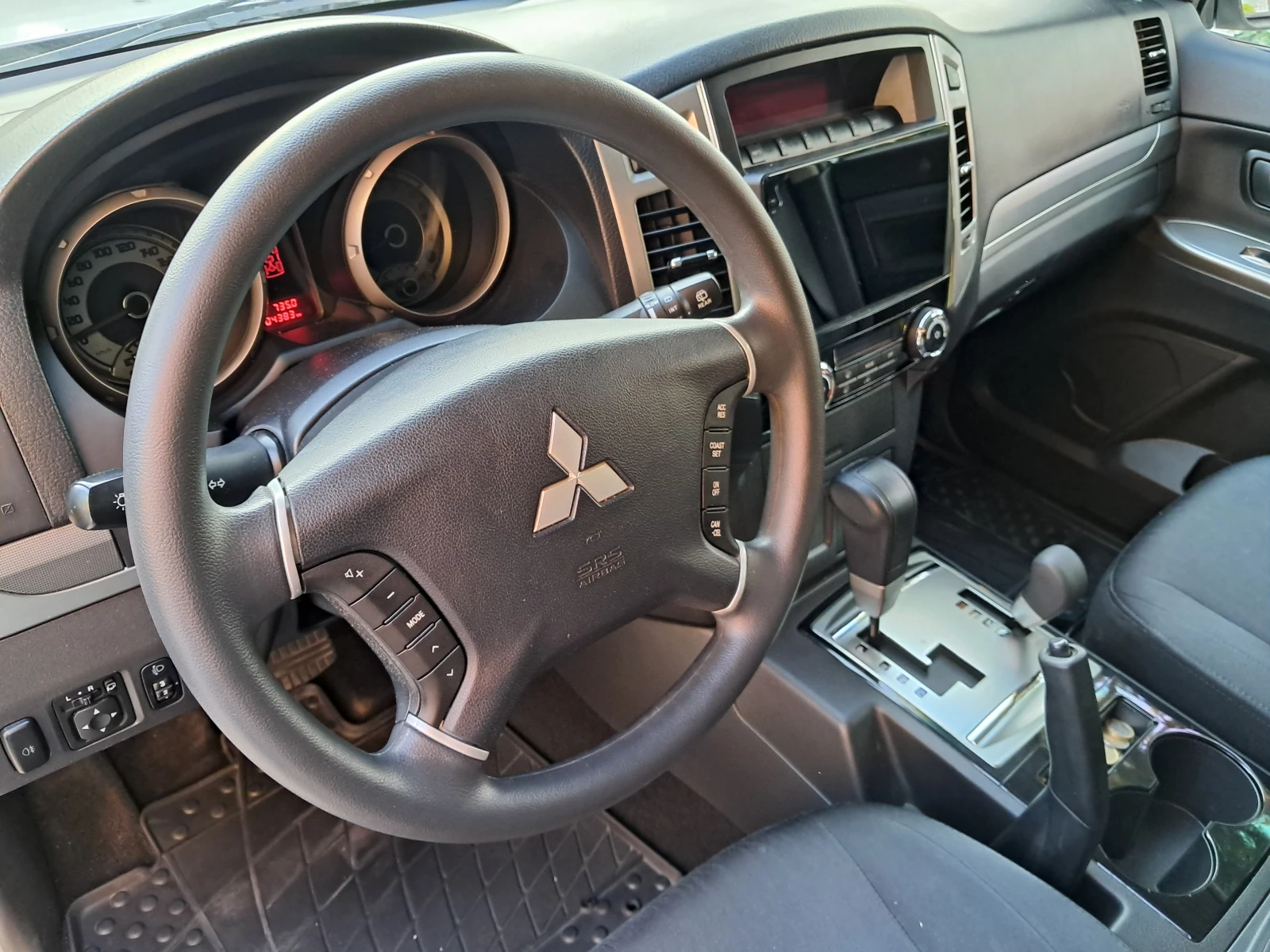 Mitsubishi Pajero -102000 км.ПЪЛНА СЕРВИЗНА ИСТОРИЯ В СИЛВЪР СТАР - изображение 9
