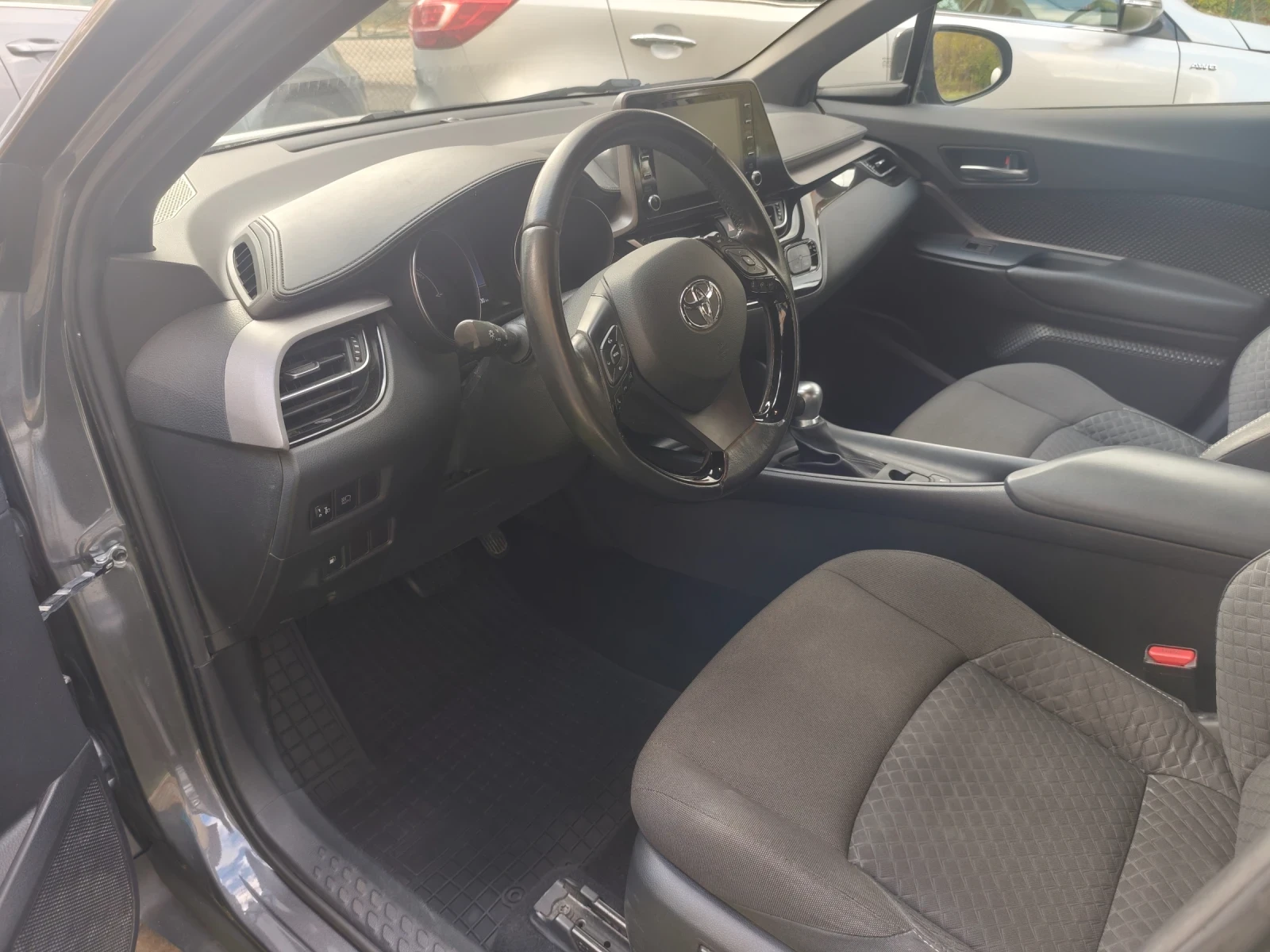 Toyota C-HR 04.2022 44000    | Mobile.bg   9