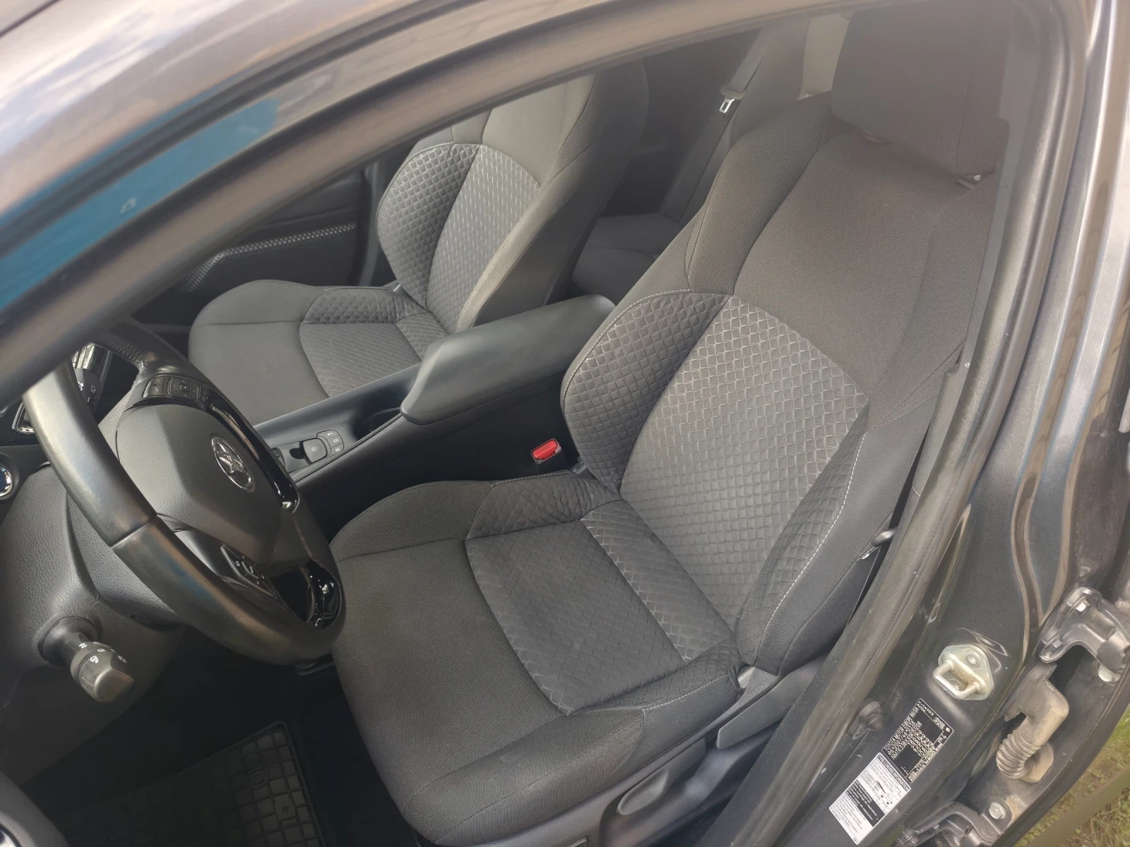 Toyota C-HR 04.2022 44000    | Mobile.bg   10