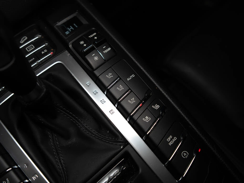 Porsche Macan * xDrive * * HeadUp* AвтоКредит* (ЦЕНА ДО БГ), снимка 13 - Автомобили и джипове - 53916066