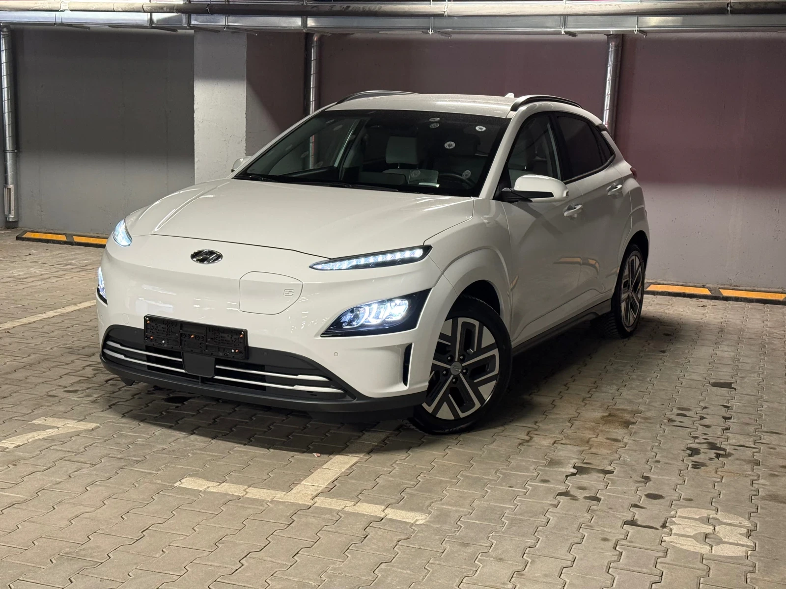 Hyundai Kona 64 KWh PRIME 204 hp Camera Facelift* / HUD /, снимка 2 - Автомобили и джипове - 53988371