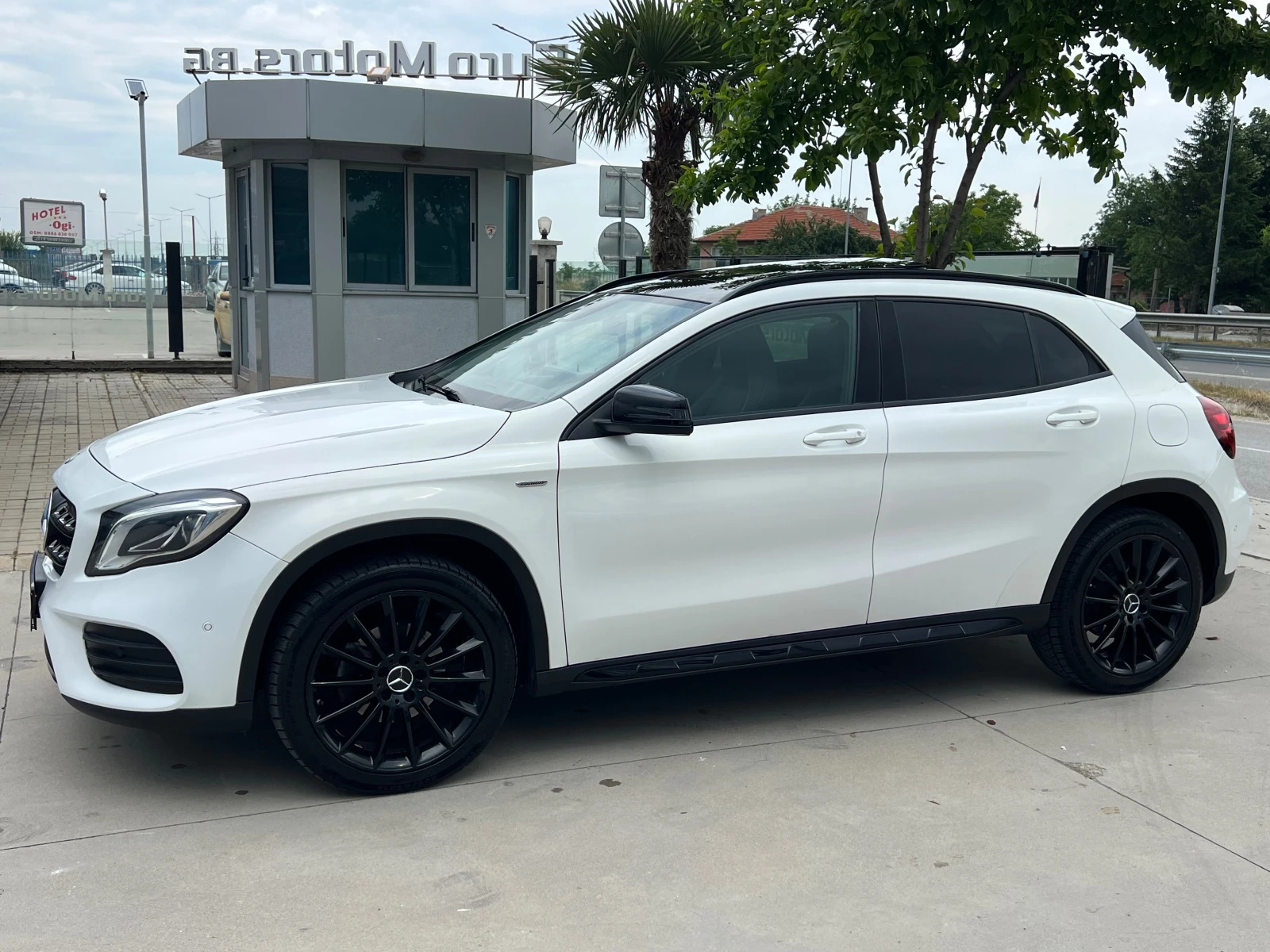 Mercedes-Benz GLA 200d, 4-MATIC, AMG LINE NIGHT EDITION, PANORAMA, C, снимка 7 - Автомобили и джипове - 54791431