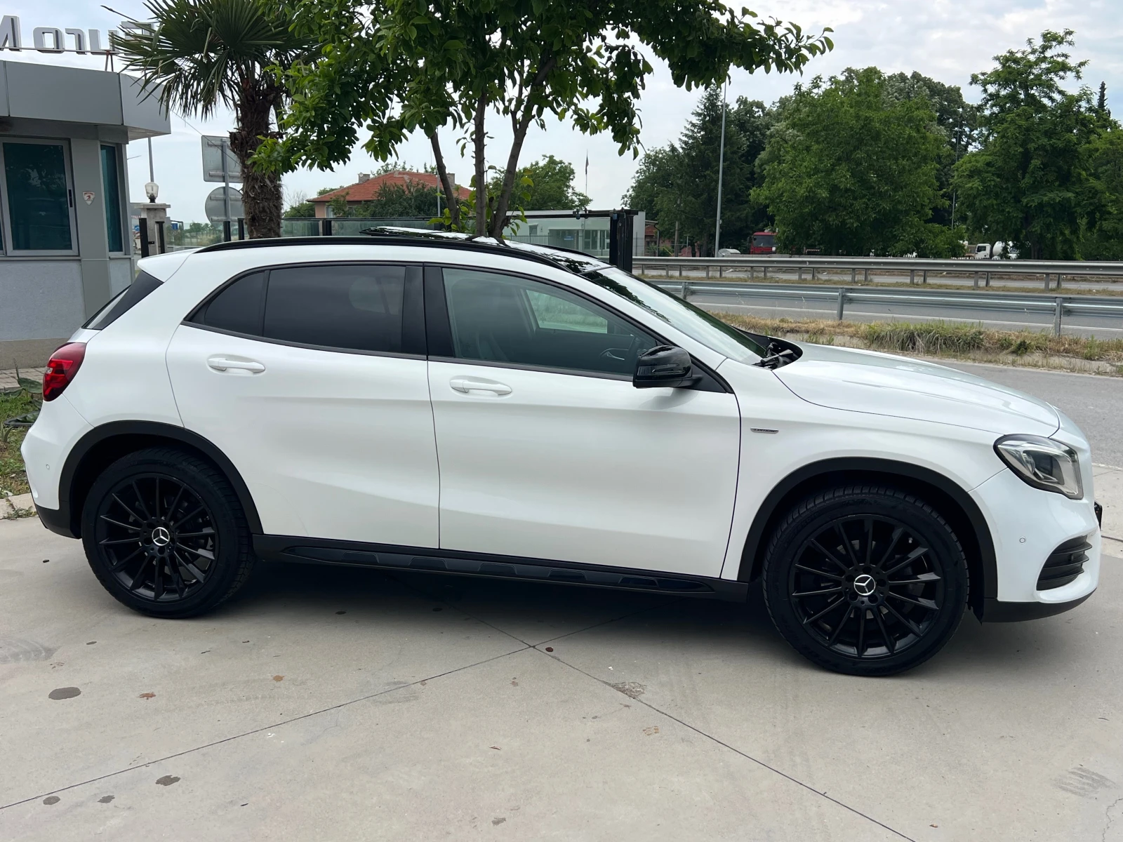 Mercedes-Benz GLA 200d, 4-MATIC, AMG LINE NIGHT EDITION, PANORAMA, C, снимка 4 - Автомобили и джипове - 54791431