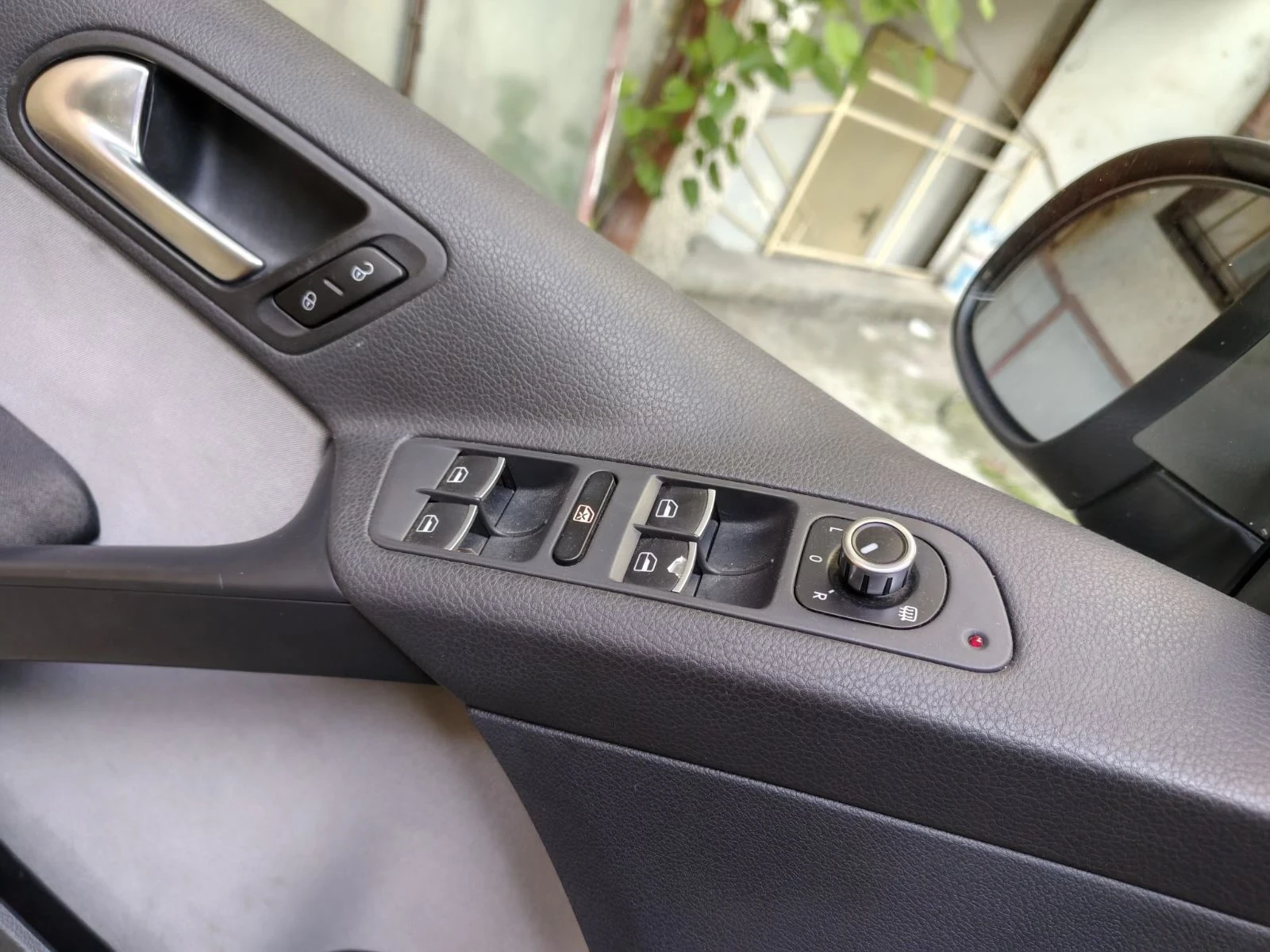 VW Tiguan, снимка 14 - Автомобили и джипове - 54892409