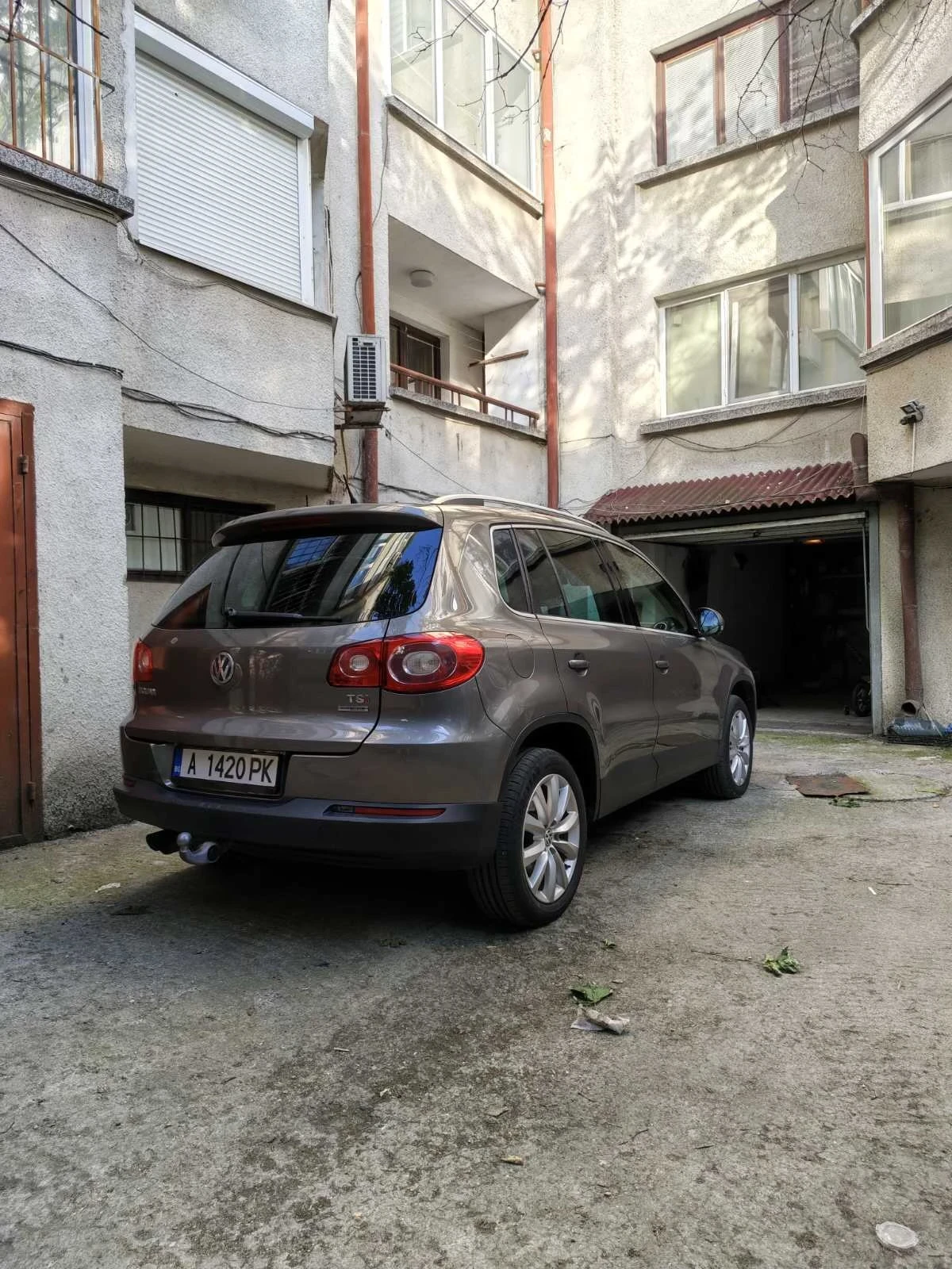 VW Tiguan, снимка 10 - Автомобили и джипове - 54892409