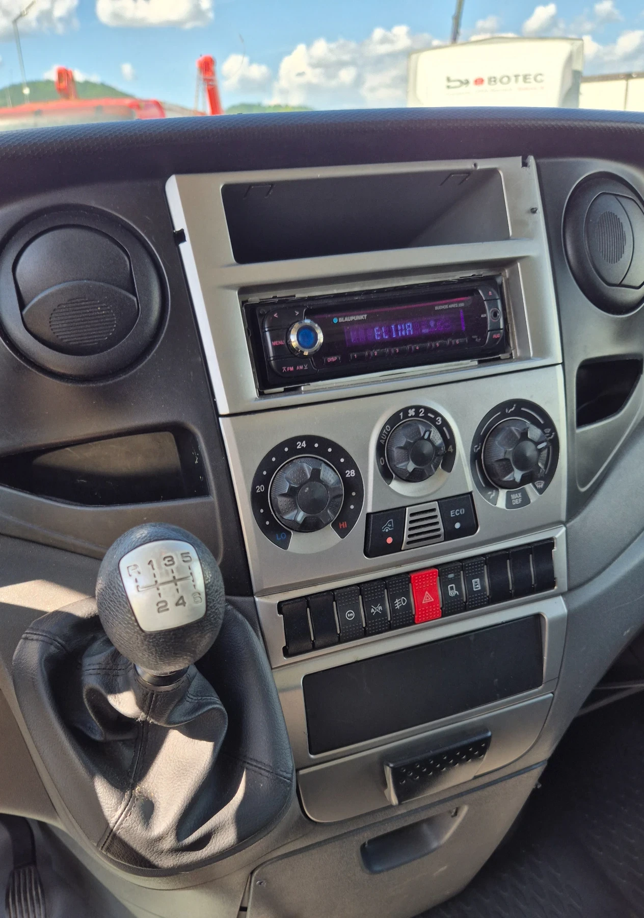 Iveco Daily 35c15* 3.0HPI* БОРД* КЛИМАТИК* ШВЕЙЦАРИЯ* , снимка 12 - Бусове и автобуси - 54972074
