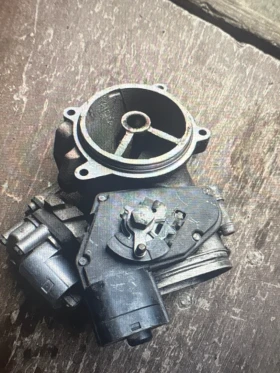 Дроселова клапа Audi A8 Ауди А8 (1994 - 2002) 3.7 quattro, 230 к.с., снимка 1