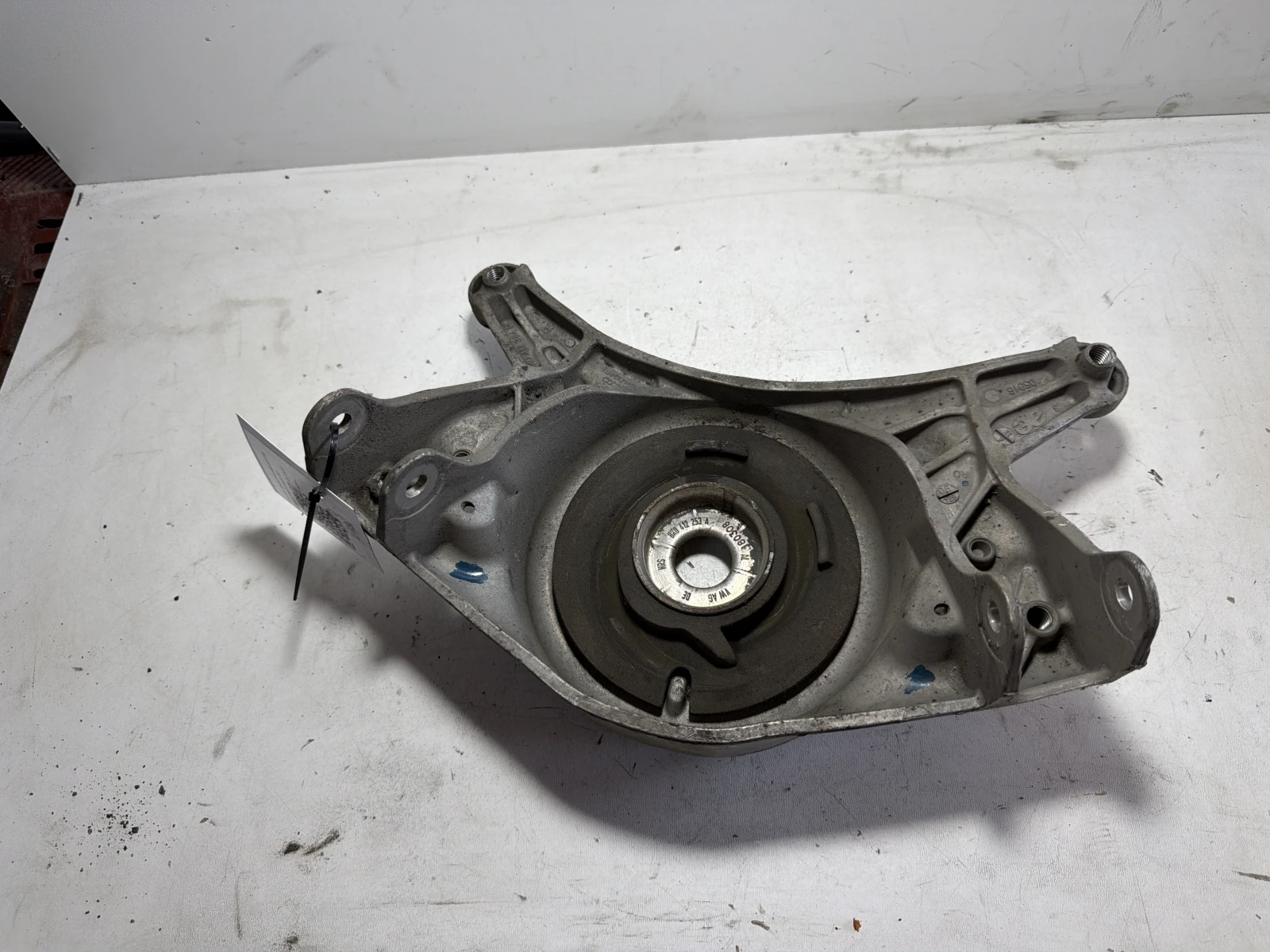 шапка амортесьор дясна 8K0412384F Audi A4
