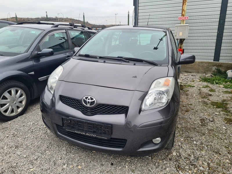 Toyota Yaris 1.0i , снимка 2 - Автомобили и джипове - 46355864