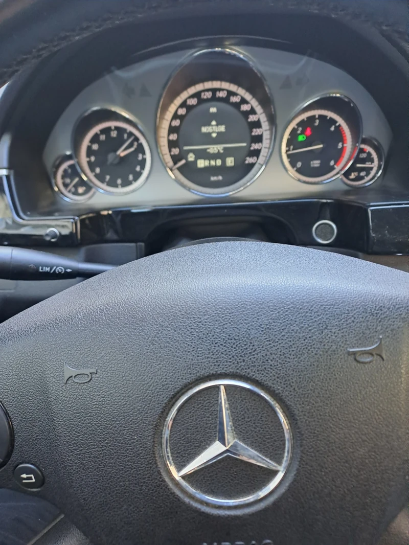 Mercedes-Benz E 200, снимка 7 - Автомобили и джипове - 49227254