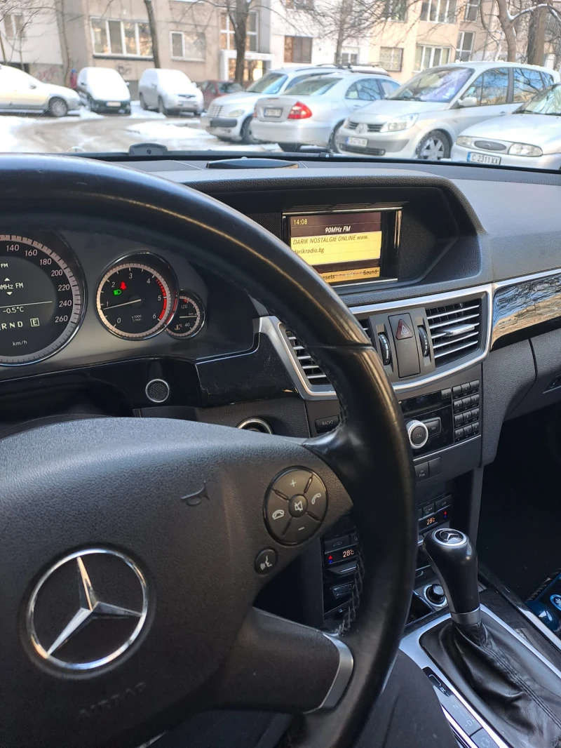 Mercedes-Benz E 200, снимка 6 - Автомобили и джипове - 49227254