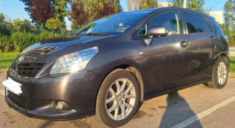 Toyota Verso Toyota Verso 2.0 D4D Keyless & Panorama , снимка 4 - Автомобили и джипове - 49376325